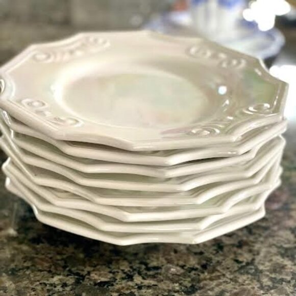 Set of 4 Italian Luncheon Plates  White Iridescent Pearlized Scalloped Edges - Picture 9 of 12